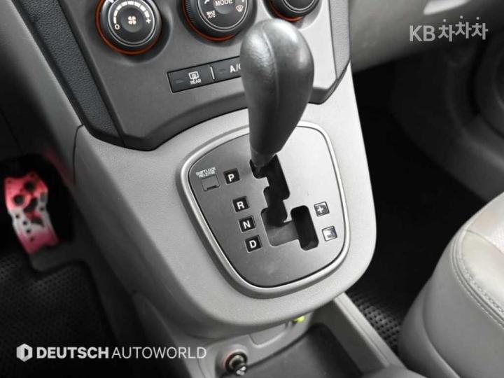 Kia Carens New 2.0 LPI GX Top Model 10