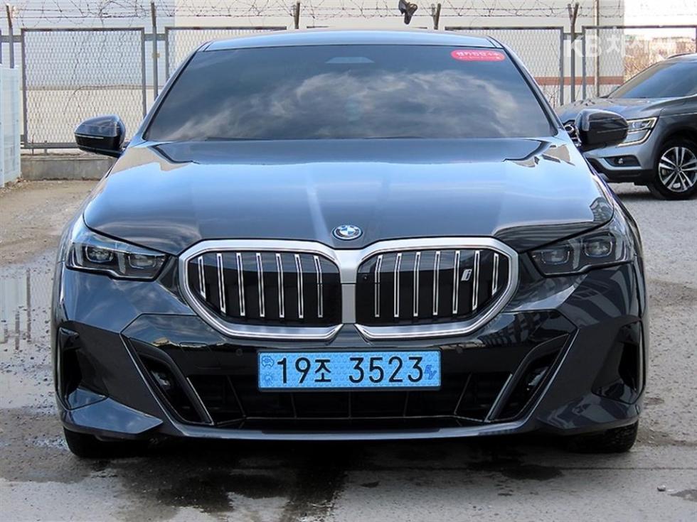 BMW i5