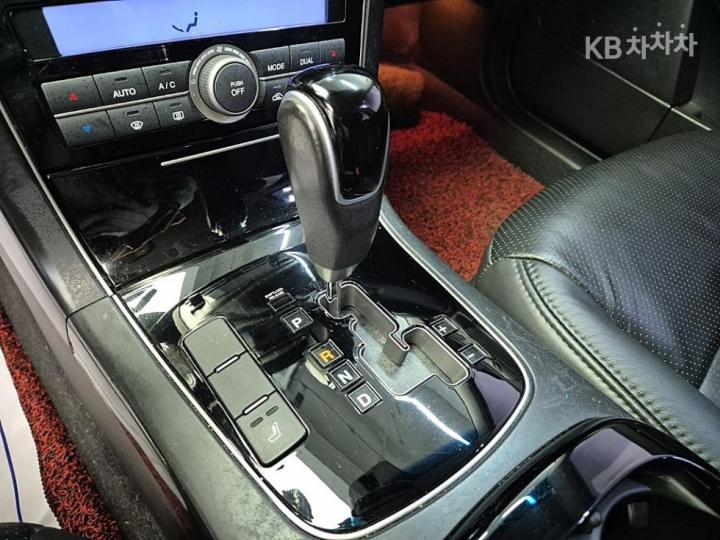 Kia Opirus Premium GH270 Deluxe Special 9