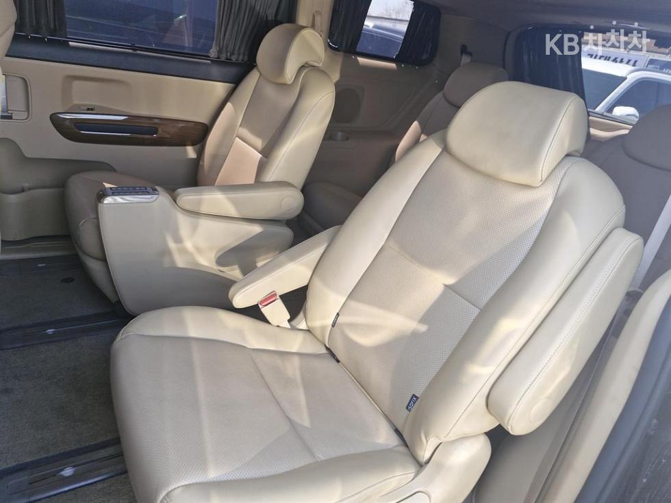 2017 - kia carnival