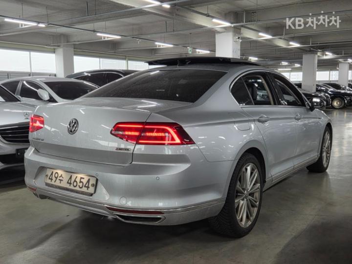 Volkswagen Passat GT 2.0 TDI 4Motion Prestige B8 5