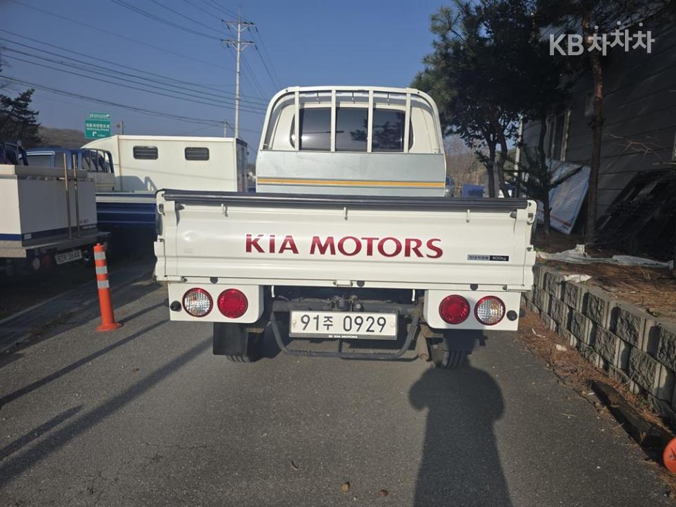 2018 - kia bongo iii