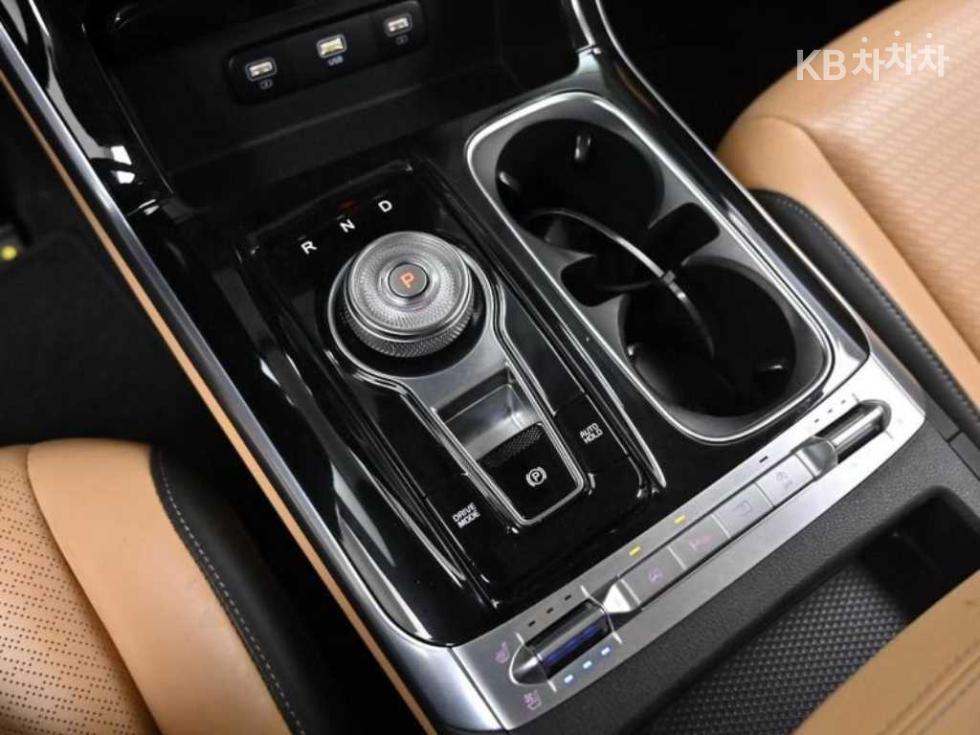 Kia Carnival — miniaturë 9
