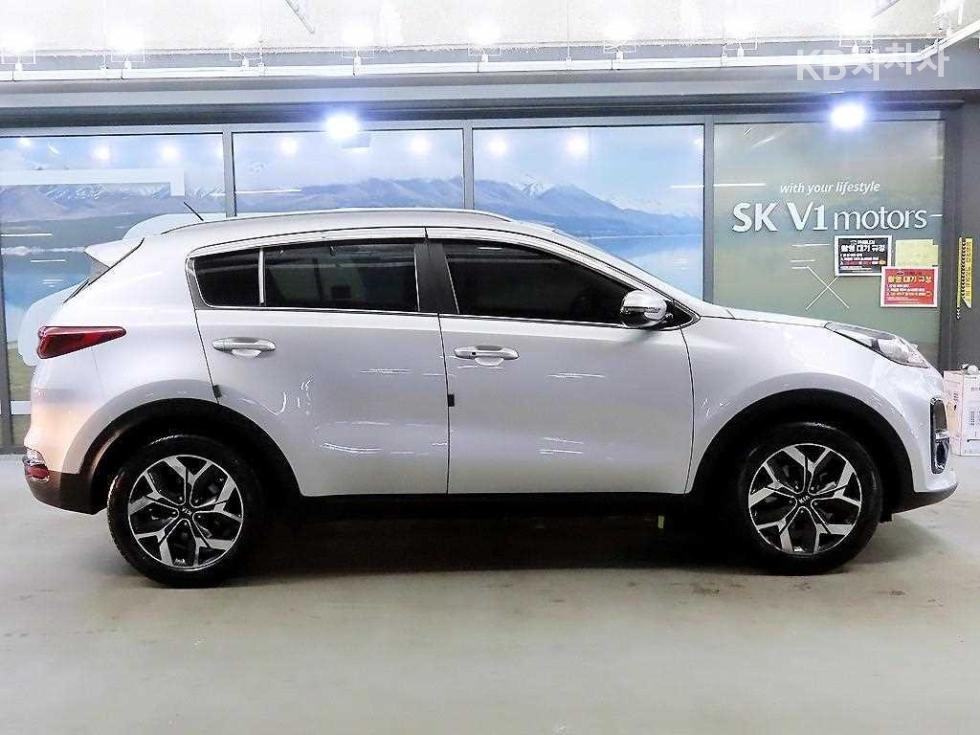 2021 - kia sportage
