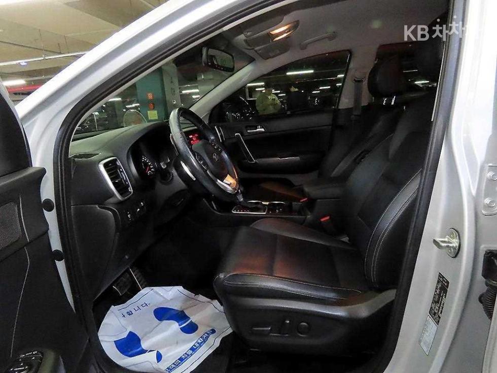 2021 - kia sportage