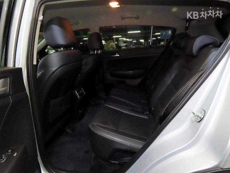 2021 - kia sportage