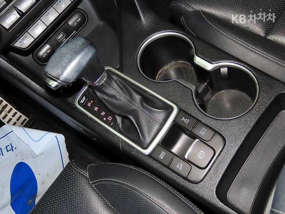 2021 - kia sportage