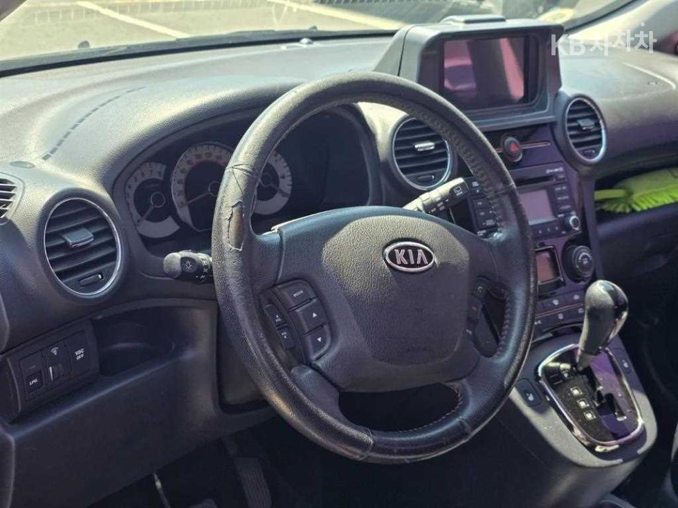 Kia Carens — miniaturë 5