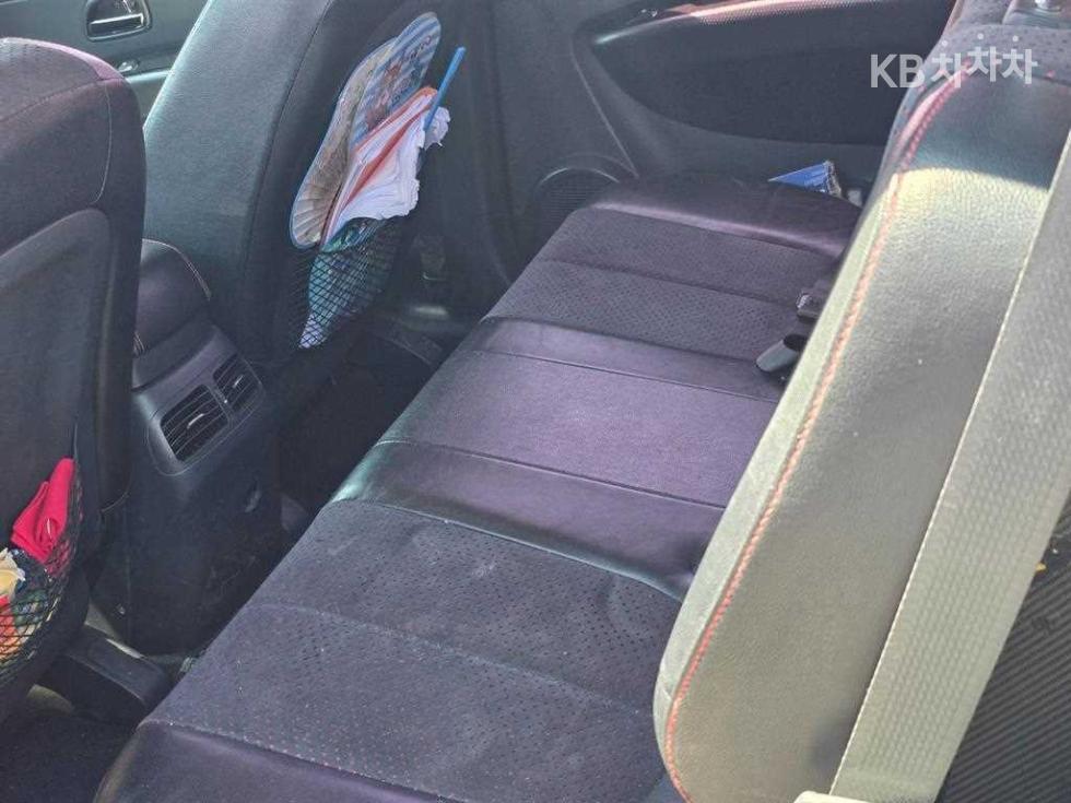 Kia Carens — miniaturë 7