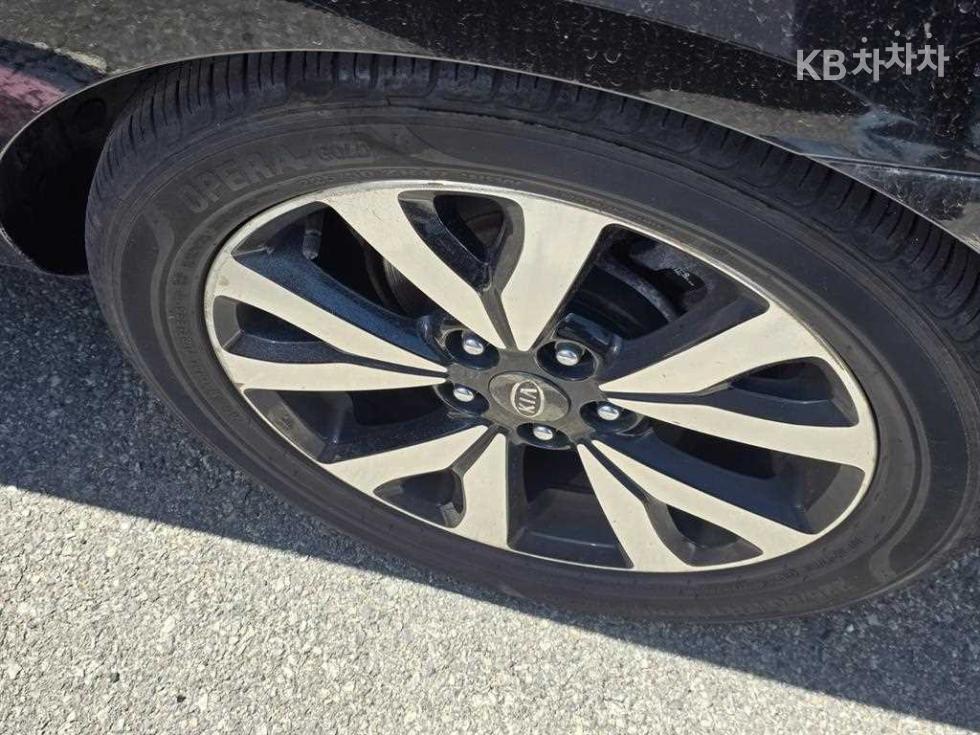 Kia Carens — miniaturë 8