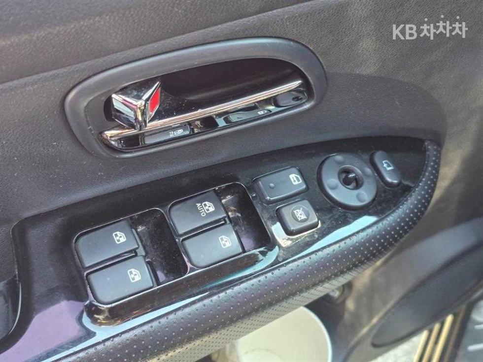 Kia Carens — miniaturë 9