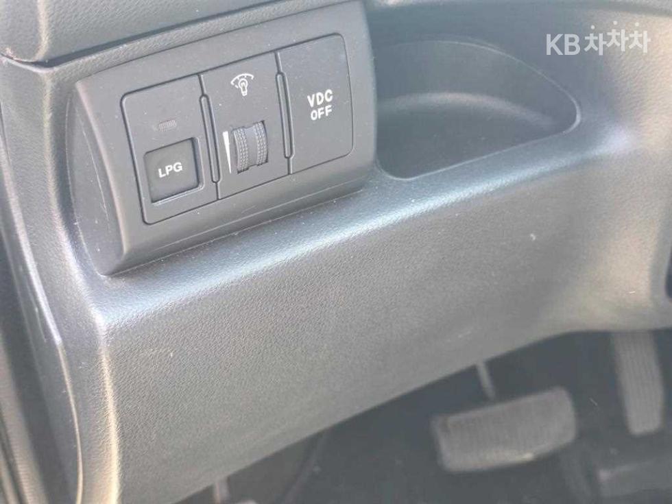 Kia Carens — miniaturë 10