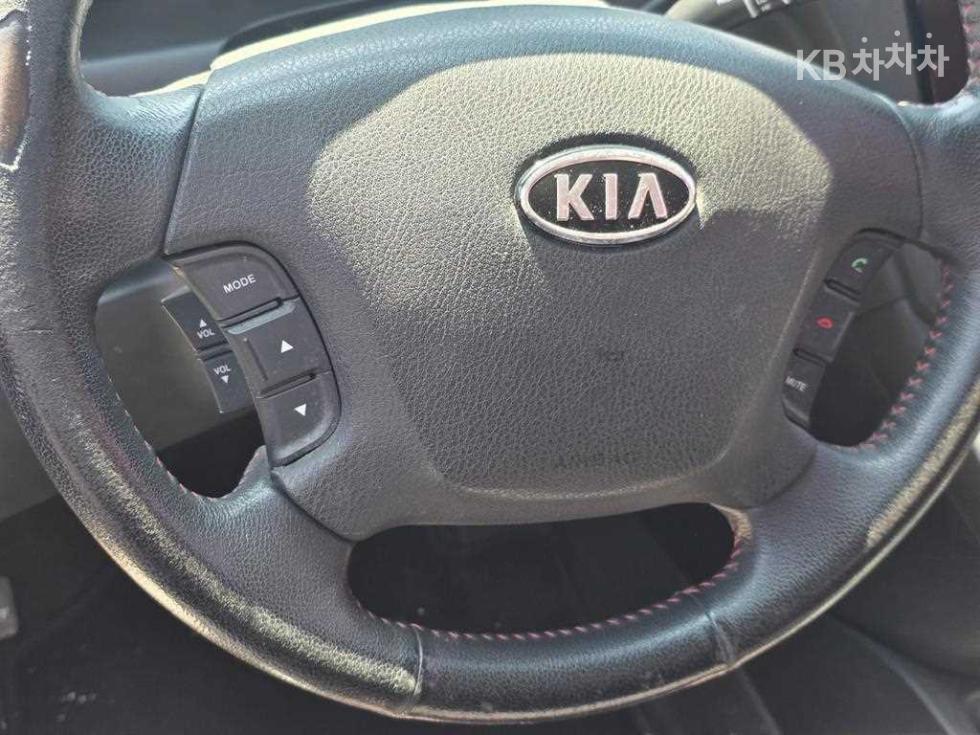 Kia Carens — miniaturë 11