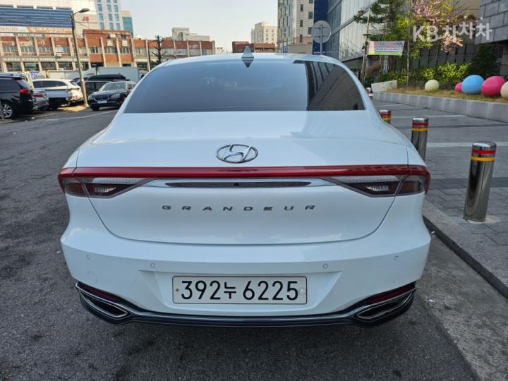 Hyundai Grandeur 2.5 Premium 4