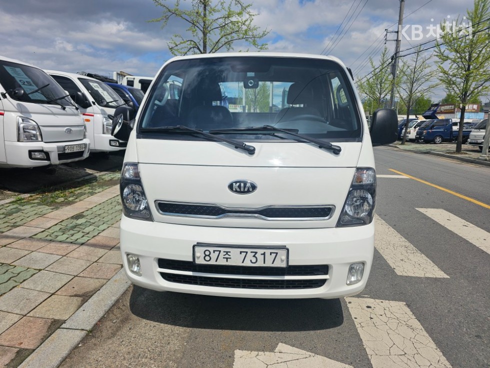 2017 - kia bongo iii