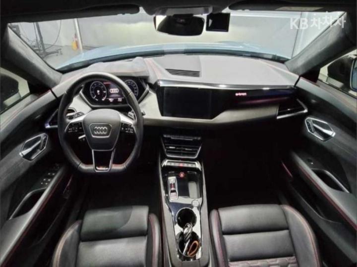 Audi RS e-tron GT Quattro Base Type 8