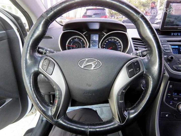 Hyundai Avante 1.6 VGT Modern Base Type 9