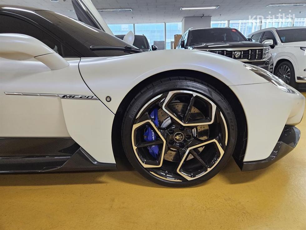 Maserati MC20 — miniaturë 7