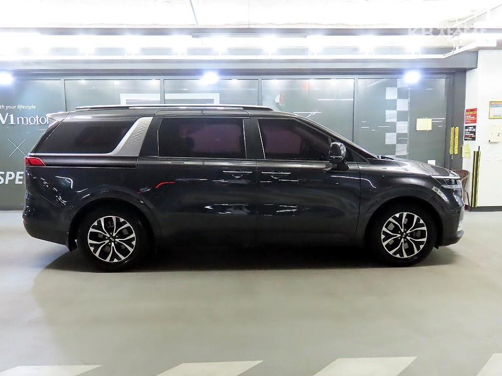 2021 - kia carnival