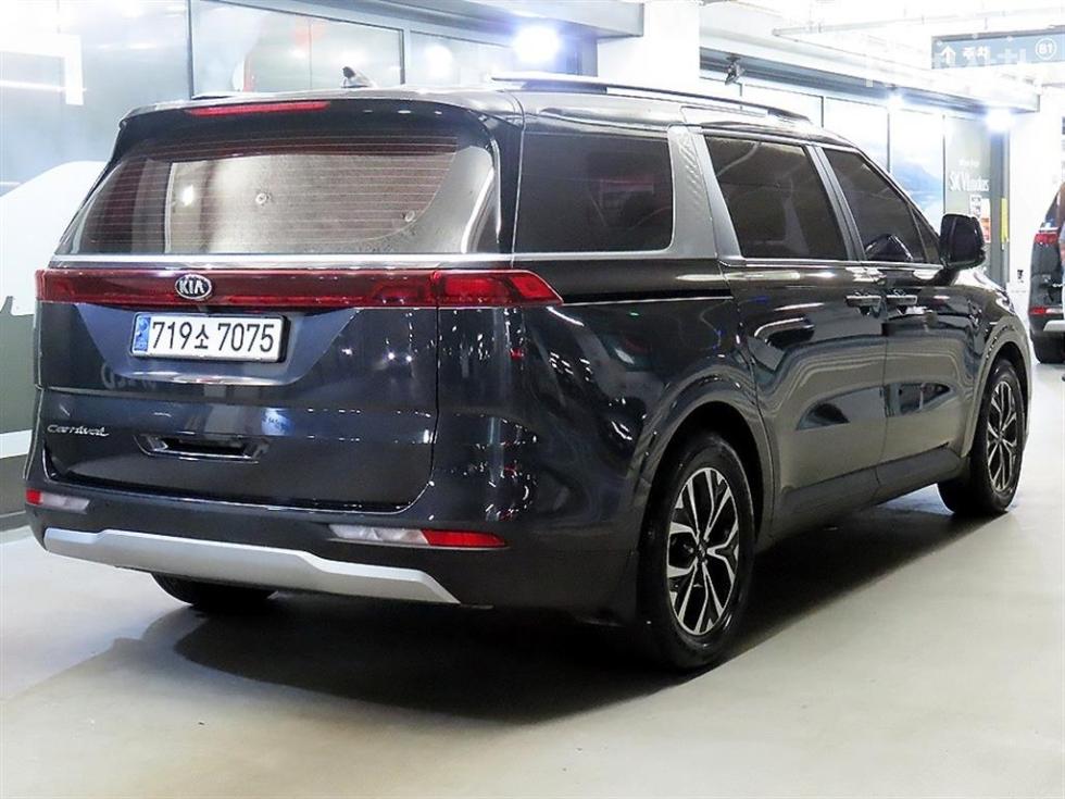 2021 - kia carnival