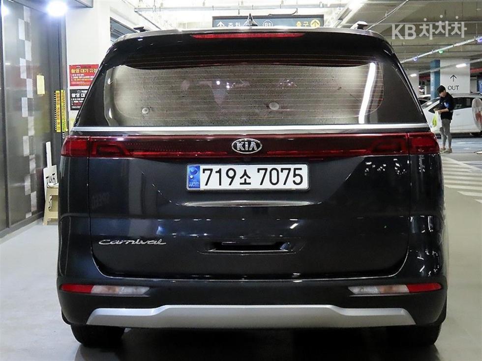 2021 - kia carnival