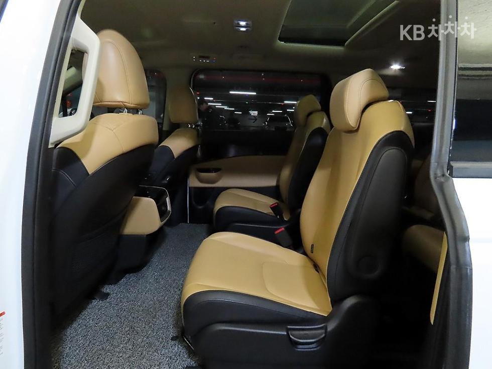 2023 - kia carnival