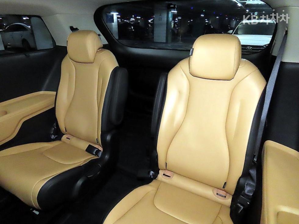2023 - kia carnival