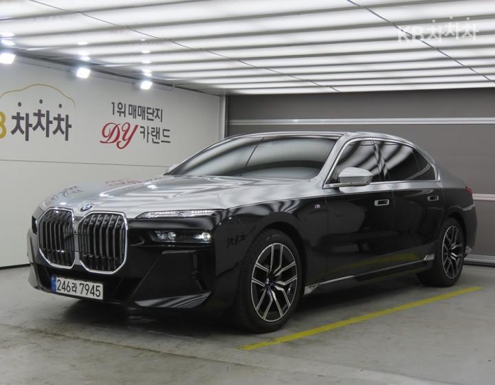 BMW 7er 740i sDrive — foto 1