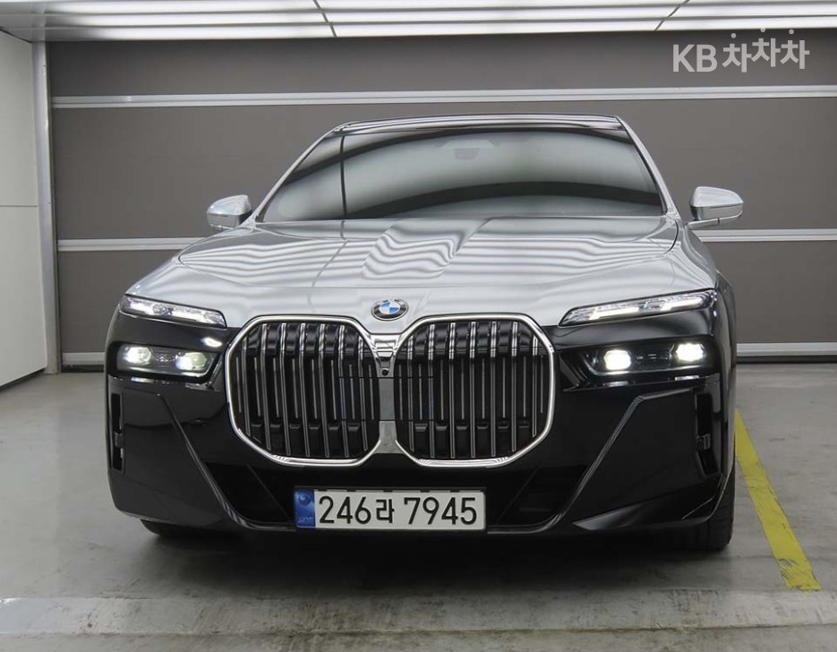 BMW 7er — miniaturë 2