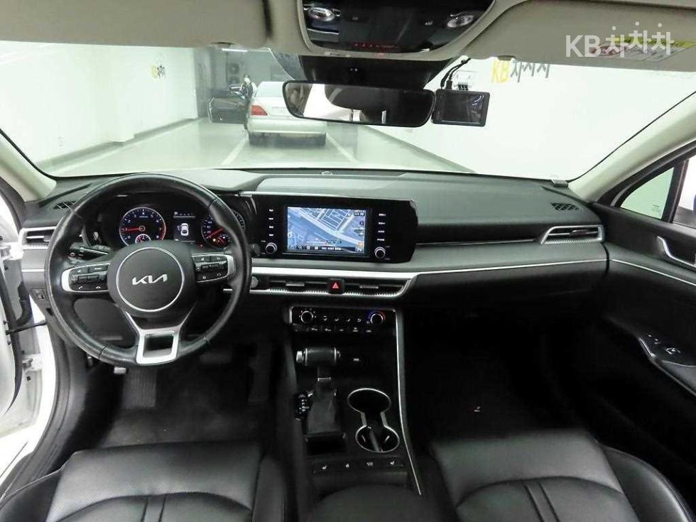 2022 - kia k5