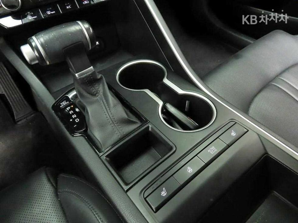 2022 - kia k5