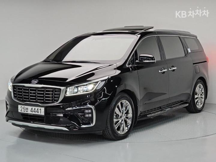 Kia Carnival 7-Seater Limousine — foto 1