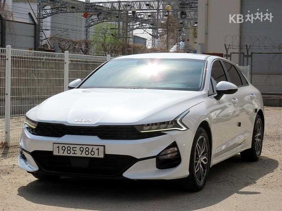 2022 - kia k5