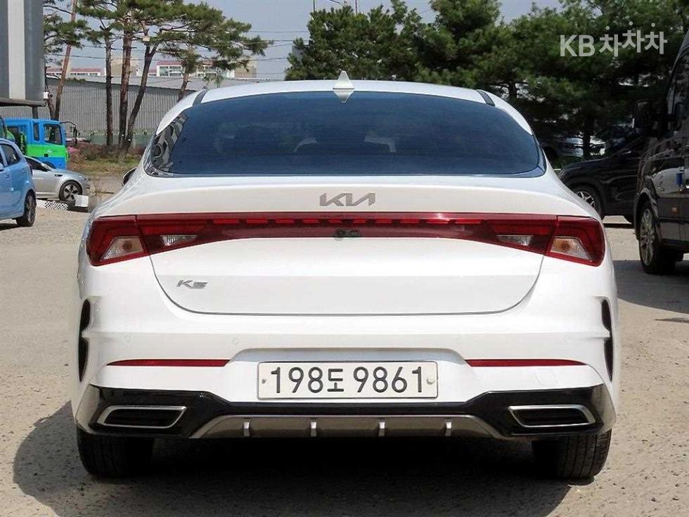 2022 - kia k5