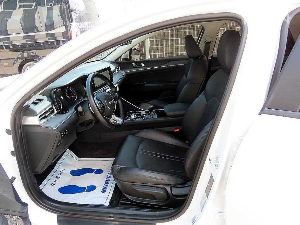2022 - kia k5
