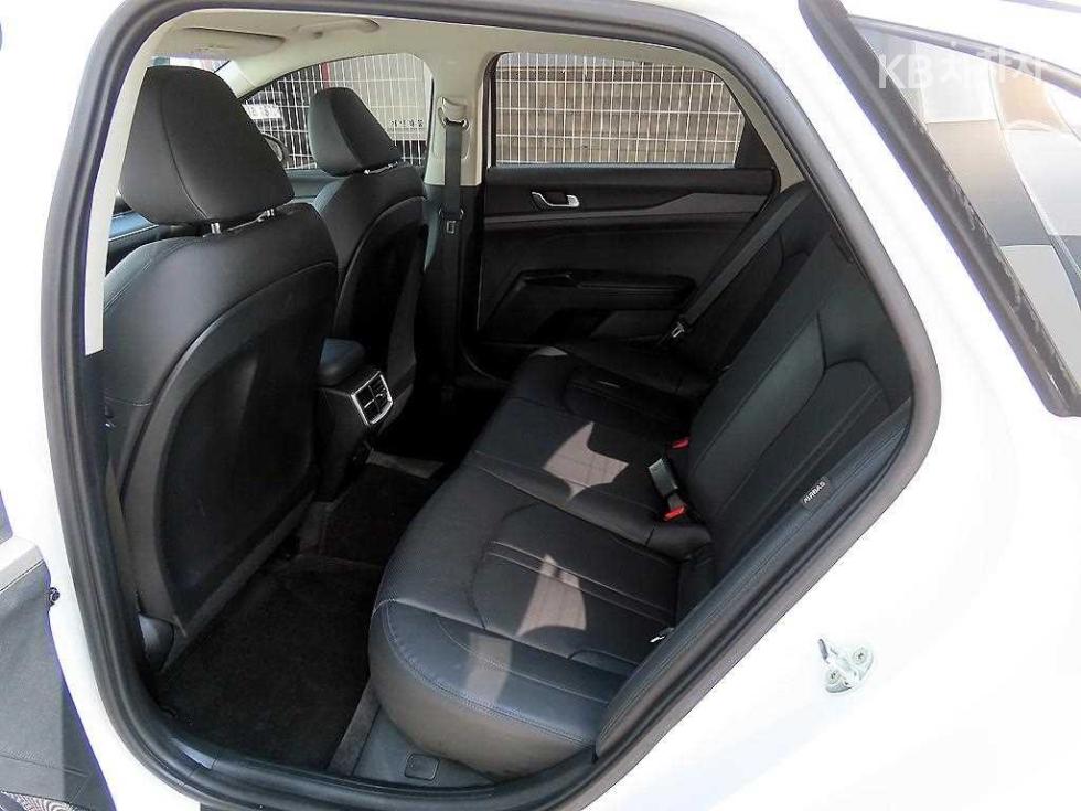 2022 - kia k5
