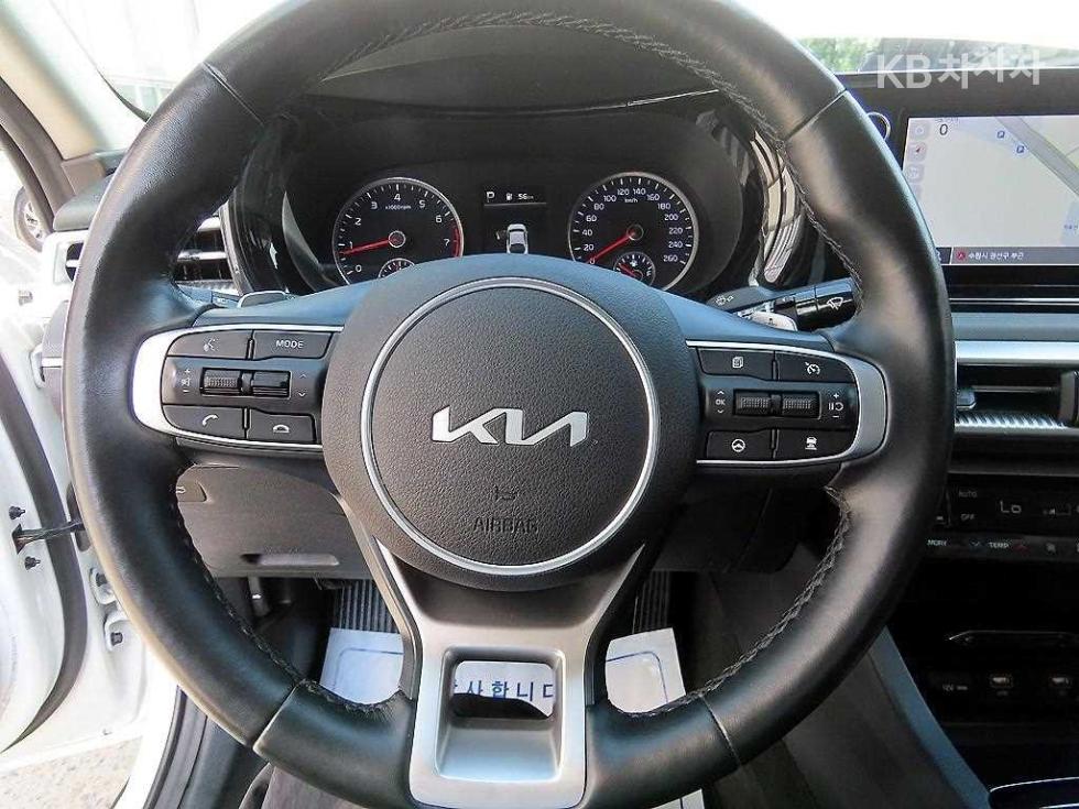2022 - kia k5