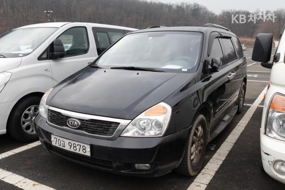 2011 kia carnival