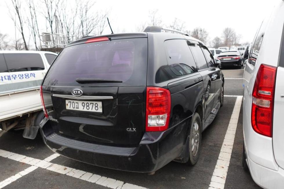 2011 - kia carnival