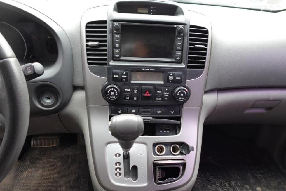 2011 - kia carnival