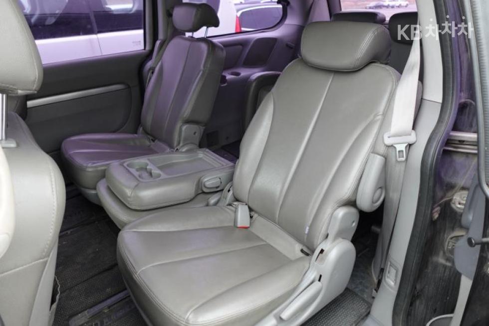 2011 - kia carnival