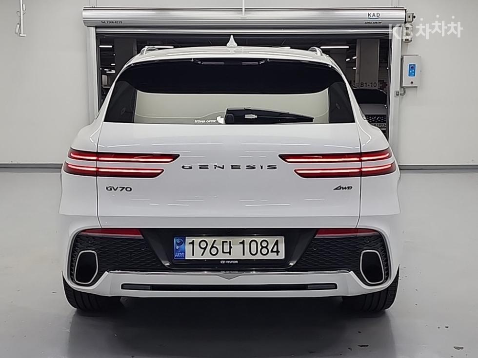 2023 Genesis GV70 photo