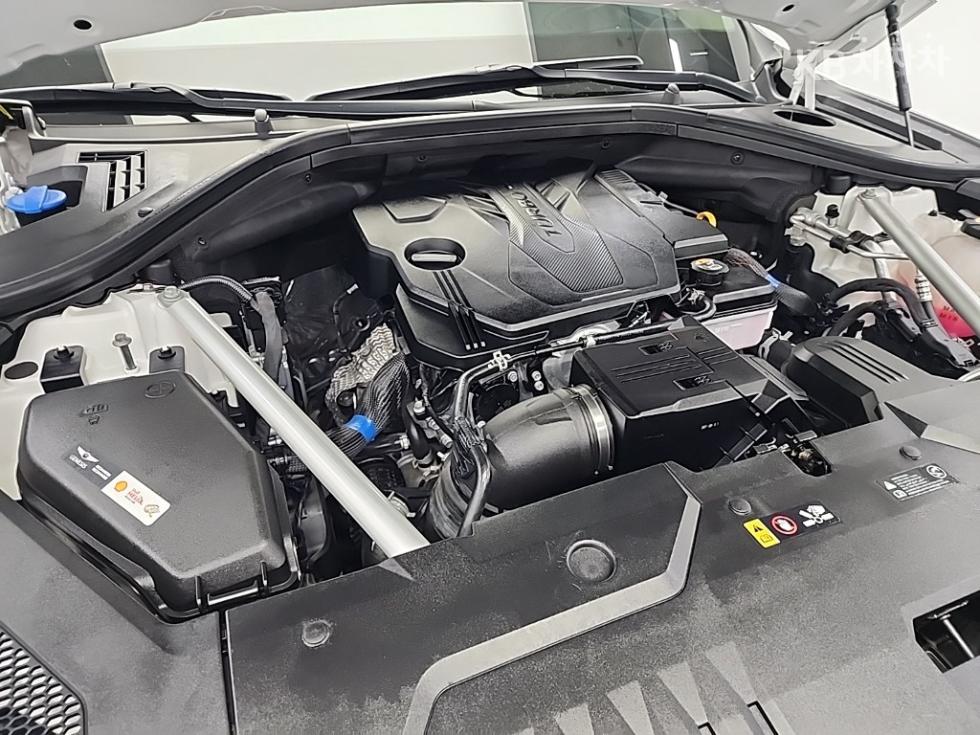 2023 Genesis GV70 photo