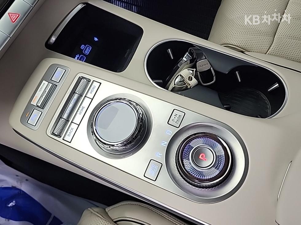 2023 Genesis GV70 photo