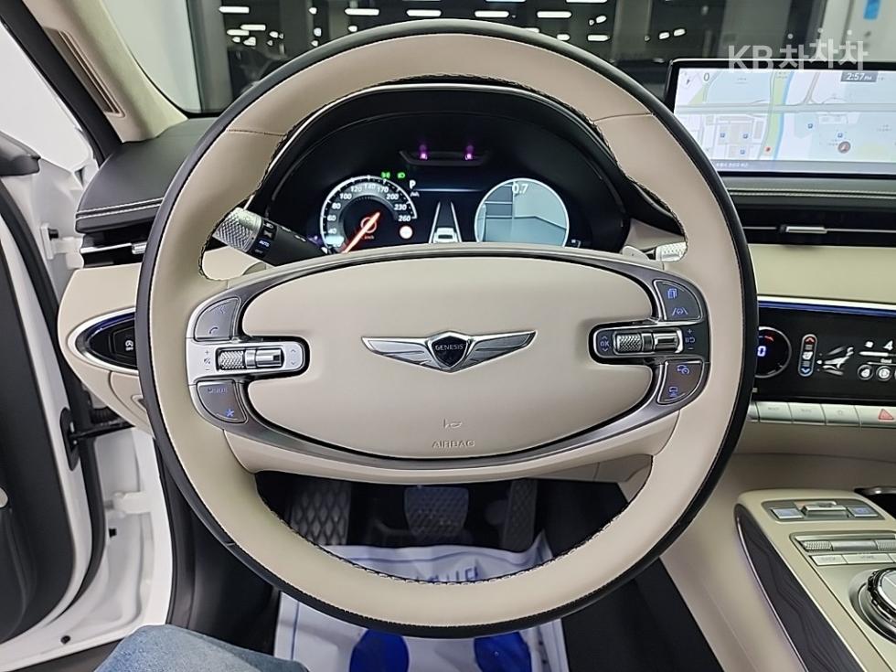 2023 Genesis GV70 photo