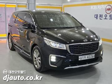 Kia Carnival 9-Seater Noblesse — foto 1
