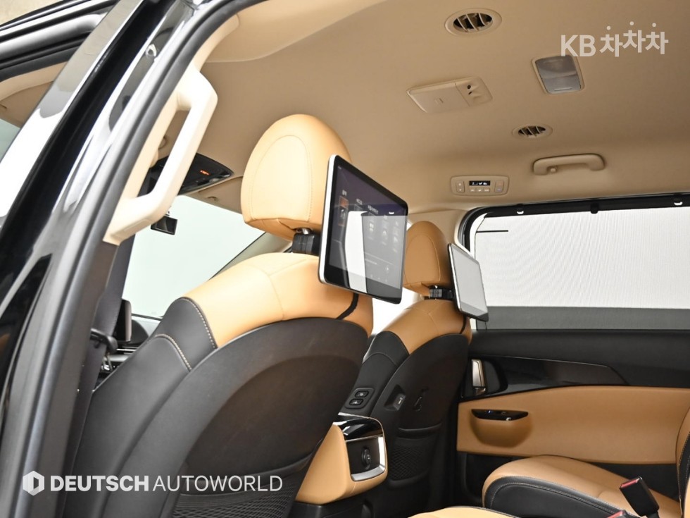 2021 - kia carnival