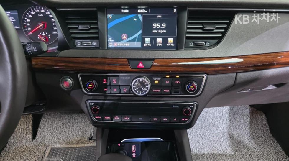 2017 - kia k7