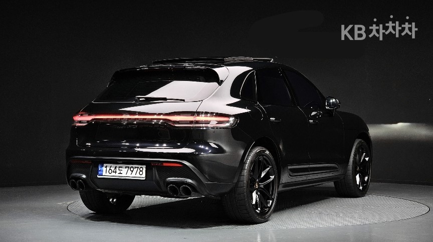 2023 - porsche macan