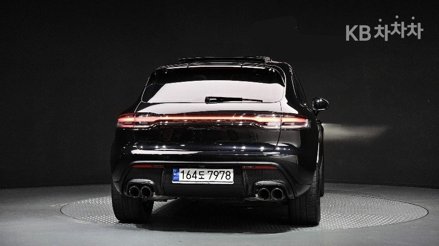 2023 - porsche macan